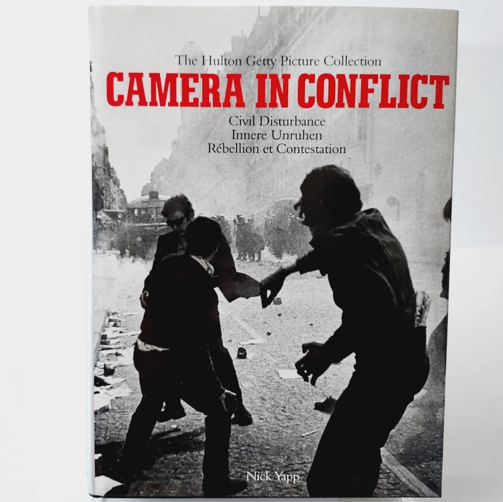 •Camera in Conflict - The Hulton Getty Picture Collection by Nick Yapp